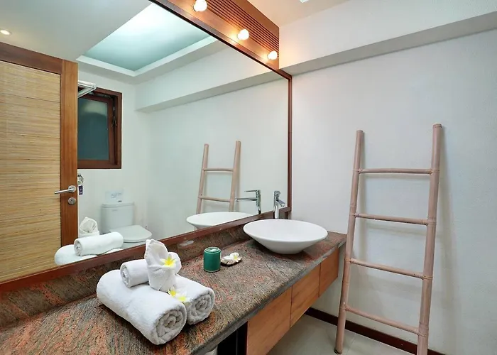 Super Value 4 Bedroom, Walk To Bintang Supermarket
